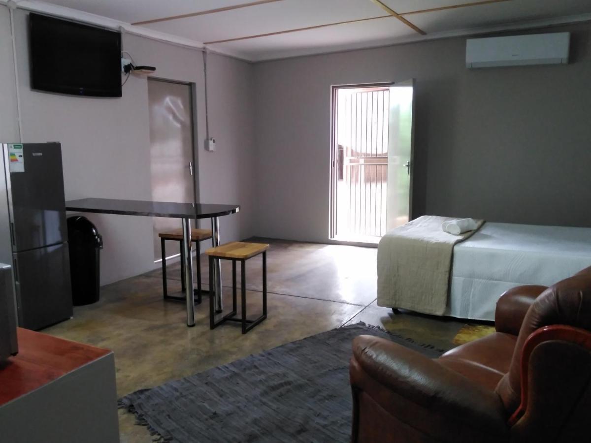 Die Windpomp Guesthouse Gobabis Exterior photo