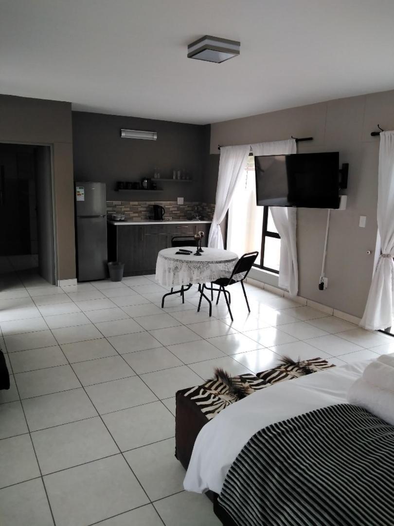 Die Windpomp Guesthouse Gobabis Exterior photo